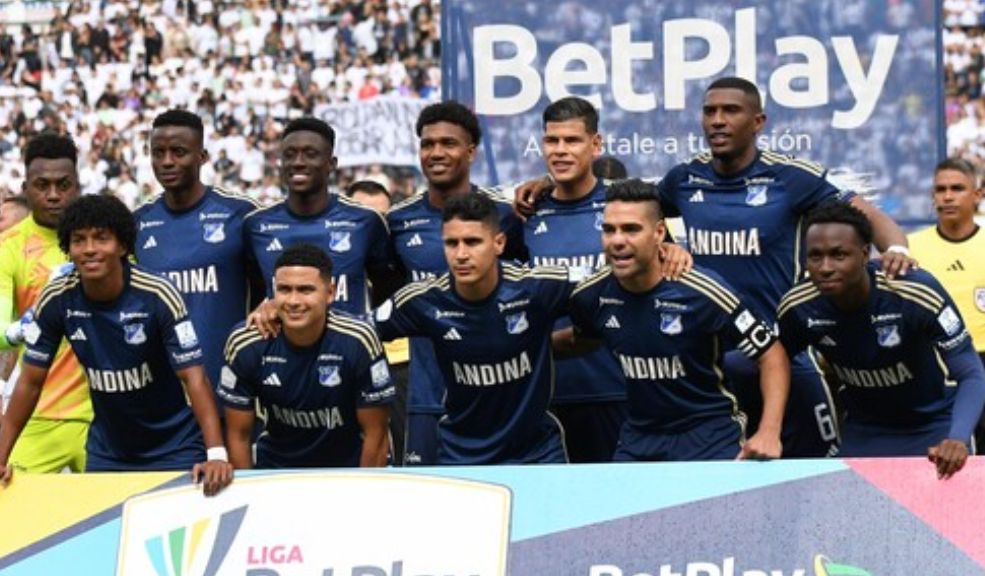 Millonarios presenta su tercera camiseta para la temporada 2024 5 Millonarios presenta su tercera camiseta para la temporada 2024 Millonarios FC ha lanzado su tercera camiseta para la temporada 2024/2025, un diseño que fusiona tradición y modernidad al combinar el color negro con detalles dorados.