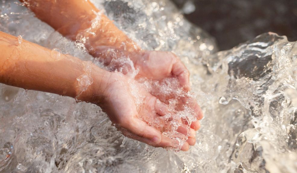 MinAmbiente anuncia medidas ante posible desabastecimiento de agua en Bogotá 1 MinAmbiente anuncia medidas ante posible desabastecimiento de agua en Bogotá La ministra de Ambiente y Desarrollo Sostenible, Susana Muhamad, ha lanzado una alerta sobre la grave situación que enfrenta el embalse de Chuza, la principal fuente de abastecimiento de agua para la ciudad.