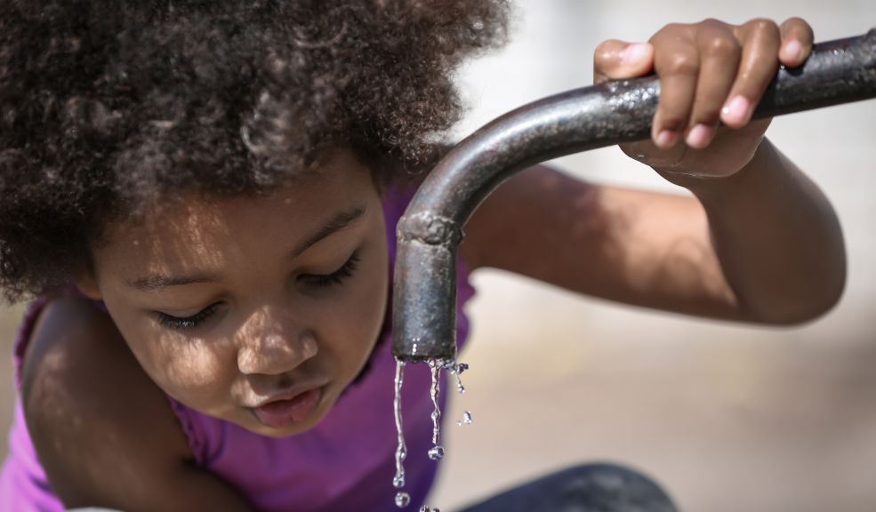MinAmbiente anuncia medidas ante posible desabastecimiento de agua en Bogotá 1 MinAmbiente anuncia medidas ante posible desabastecimiento de agua en Bogotá La ministra de Ambiente y Desarrollo Sostenible, Susana Muhamad, ha lanzado una alerta sobre la grave situación que enfrenta el embalse de Chuza, la principal fuente de abastecimiento de agua para la ciudad.