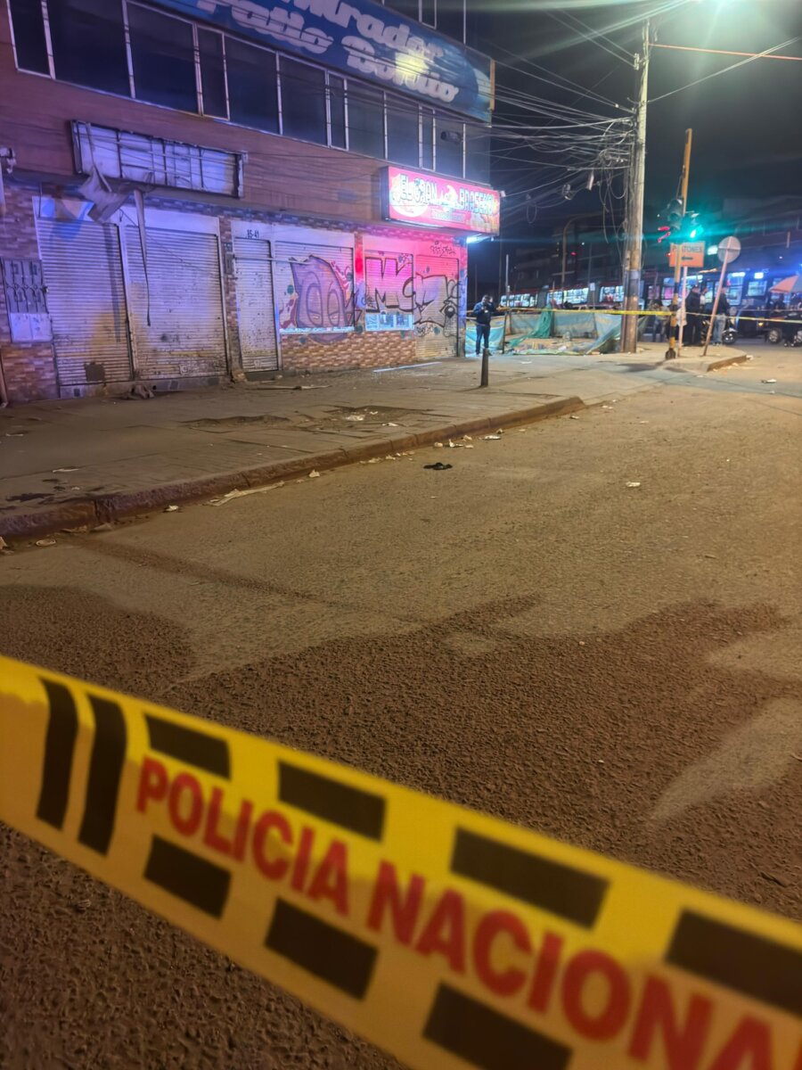 Murió mujer que resultó herida tras explosión en Kennedy 1 Murió mujer que resultó herida tras explosión en Kennedy La noche de este miércoles se conoció la muerte de la mujer en la Clínica del Occidente.