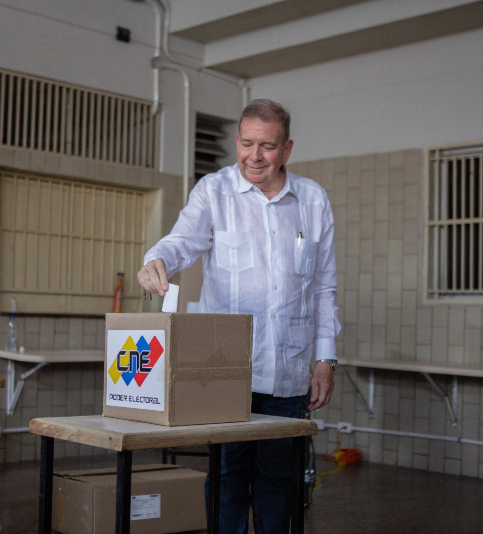 "Para que cambien las cosas": Edmundo González justificó su salida de Venezuela 1 "Para que cambien las cosas": Edmundo González justificó su salida de Venezuela El candidato opositor venezolano, Edmundo González, ha publicado este lunes una carta en la que explica a los venezolanos su decisión de trasladarse a España.