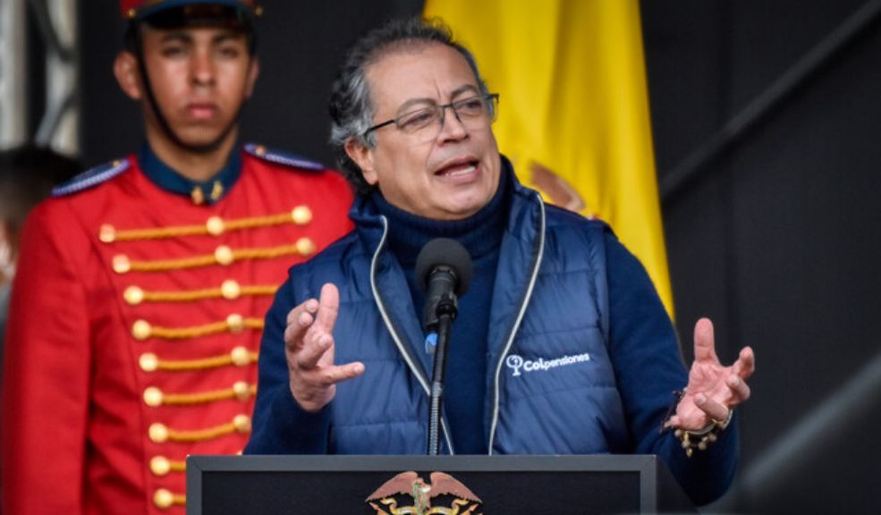 Petro anuncia que el Presupuesto General para 2025 saldrá por decreto 8 Petro anuncia que el Presupuesto General para 2025 saldrá por decreto El presidente Gustavo Petro confirmó que el presupuesto para el 2025 será por decreto, luego de que el Congreso de la República hundiera la propuesta esta tarde.