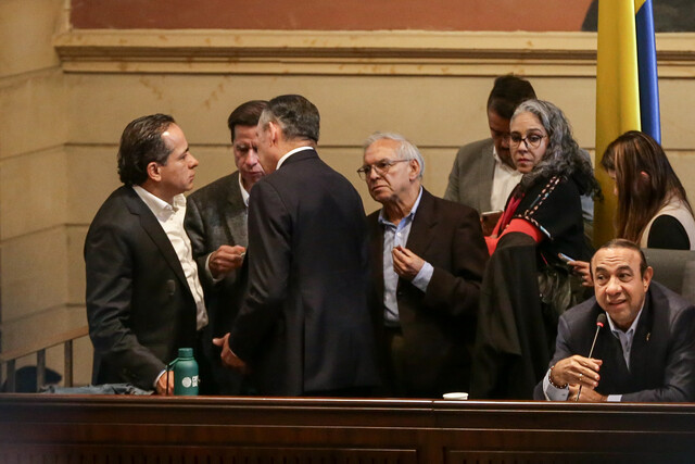 Petro anuncia que el Presupuesto General para 2025 saldrá por decreto El presidente Gustavo Petro confirmó que el presupuesto para el 2025 será por decreto, luego de que el Congreso de la República hundiera la propuesta esta tarde.