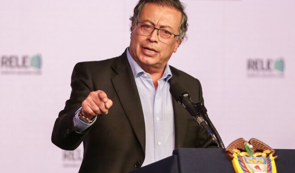 Petro recortaría beneficios a ricos si el Congreso no aprueba la reforma tributaria Una fuerte advertencia lanzó el presidente Gustavo Petro acerca de la reforma tributaria en el Congreso y de como afectaría a unos sectores del país.
