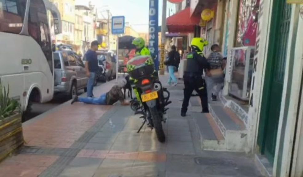 Presunto intento de sicariato en Bosa dejó una persona capturada 2 Presunto intento de sicariato en Bosa dejó una persona capturada Momentos de miedo y angustia fueron los que vivieron los vecinos del barrio Porvenir, ubicado en la localidad de Bosa, por un presunto intento de sicariato hacia un sujeto que no era del sector.