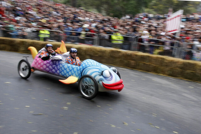 Red Bull Balineras Race: La carrera de autos armados con productos reciclables vuelve a Bogotá 1 Red Bull Balineras Race: La carrera de autos armados con productos reciclables vuelve a Bogotá ¡La carrera más loca y emocionante regresa a Bogotá! El próximo 29 de septiembre, la Red Bull Balineras Race sacudirá las calles de la ciudad después de 12 años de espera. Equipos de Bogotá, Cali, Ibagué y Funza han sido seleccionados para participar.