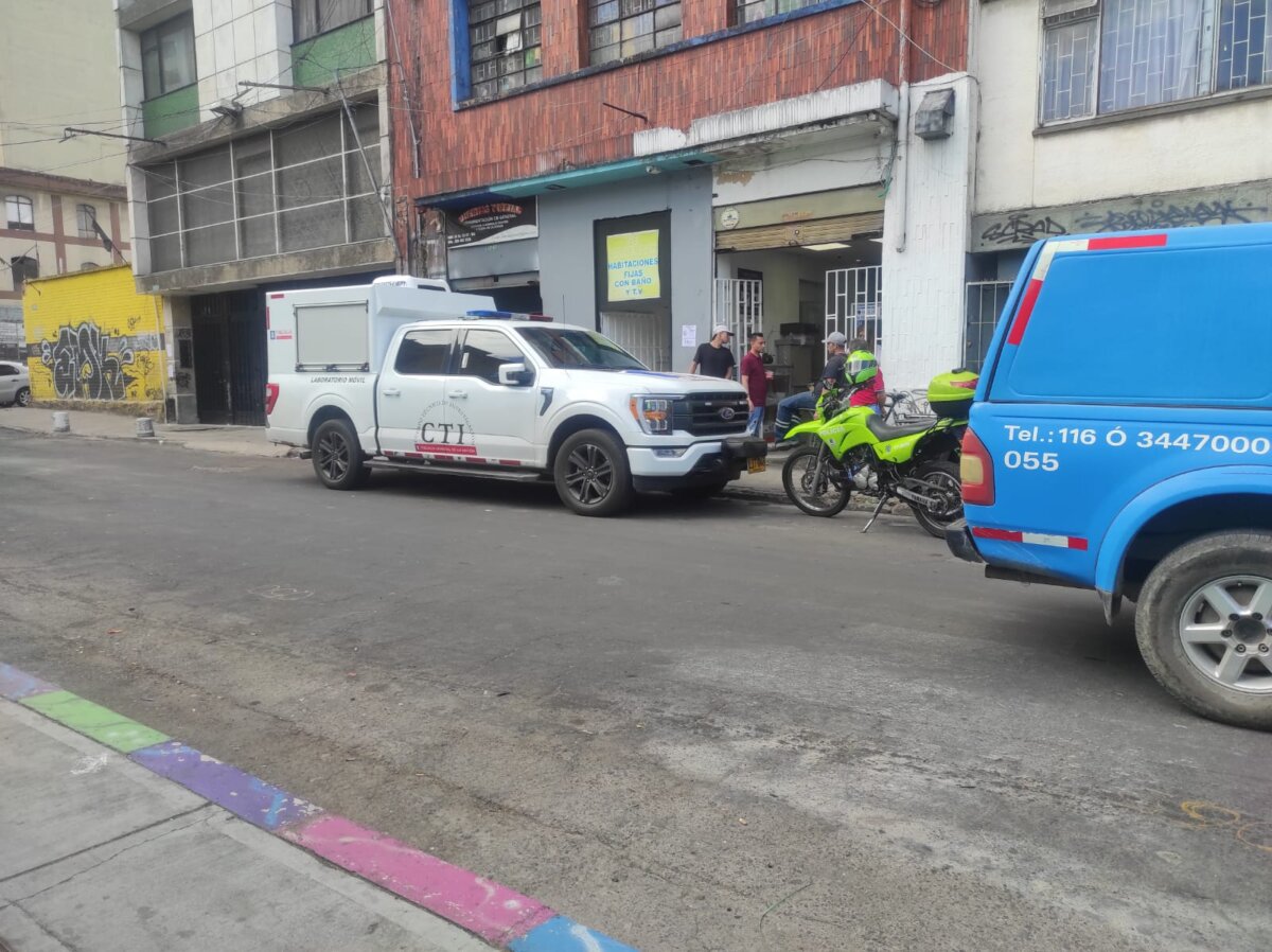 Revelan detalles de la muerte de una mujer en un pagadiario: tenía heridas de arma cortopunzante 1 Revelan detalles de la muerte de una mujer en un pagadiario: tenía heridas de arma cortopunzante Las autoridades buscan al hombre responsable de este atroz crimen. Se presume que la víctima tendría 20 años de edad.
