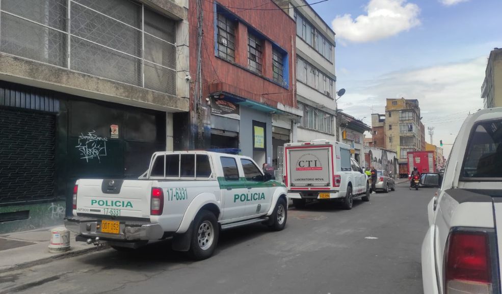 Revelan detalles de la muerte de una mujer en un pagadiario: tenía heridas de arma cortopunzante 7 Revelan detalles de la muerte de una mujer en un pagadiario: tenía heridas de arma cortopunzante Las autoridades buscan al hombre responsable de este atroz crimen. Se presume que la víctima tendría 20 años de edad.
