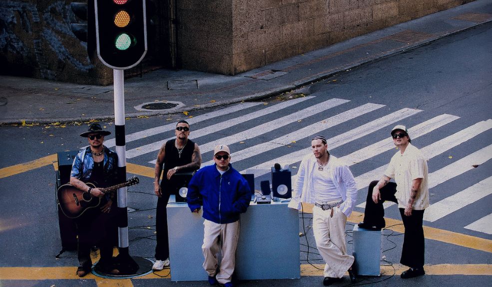 SOG y Piso 21 se unen en "Gané Cuando Te Perdí" El productor colombiano SOG ha lanzado un nuevo sencillo titulado "Gané Cuando Te Perdí" en colaboración con la popular banda Piso 21. La canción tiene como mensaje central el amor propio y la superación personal tras una ruptura amorosa.