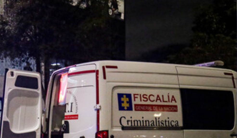 Duro relato de mujer que fue atacada a bala por policía en un motel: el agresor era su expareja 1 Duro relato de mujer que fue atacada a bala por policía en un motel: el agresor era su expareja Según Paola Camargo, ella y el uniformado terminaron su relación en diciembre de 2023.