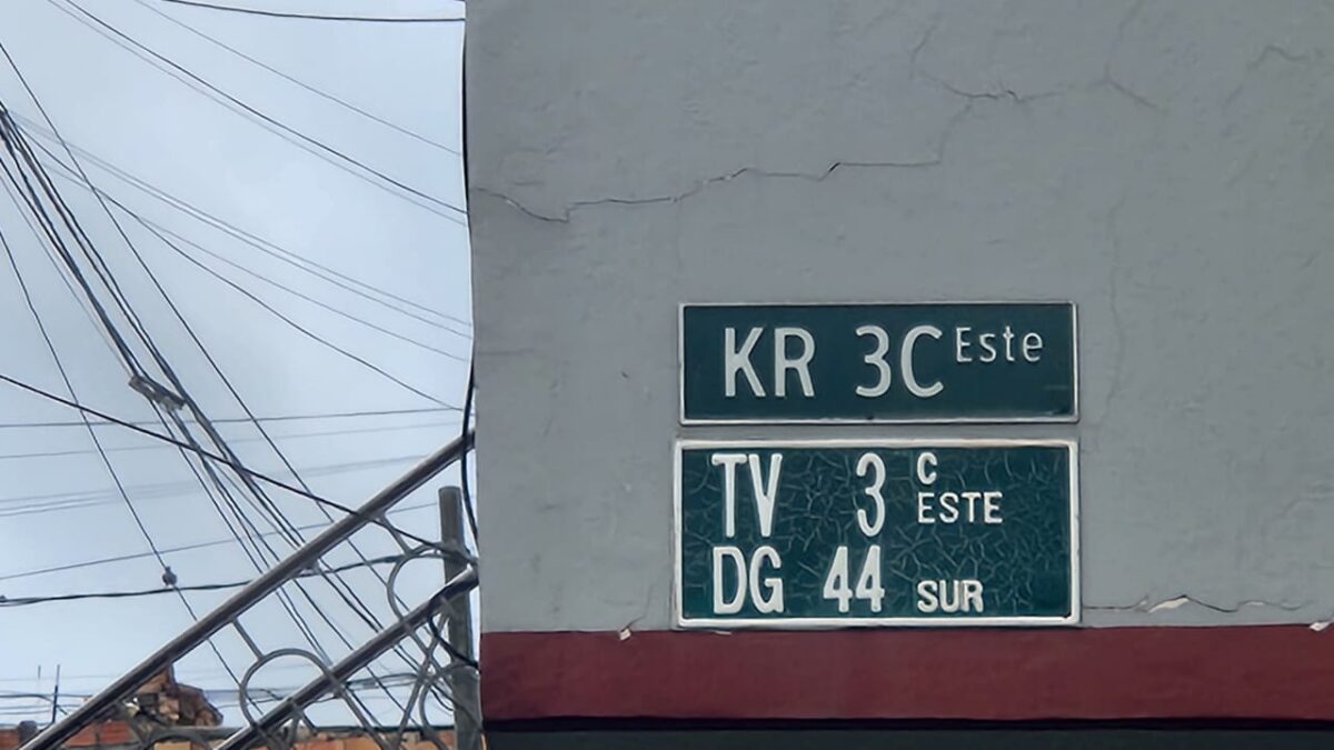 Sujetos persiguieron a un hombre y lo asesinaron en San Cristóbal 1 Sujetos persiguieron a un hombre y lo asesinaron en San Cristóbal El joven corrió por varias cuadras buscando un lugar en el cual refugiarse de los agresores; sin embargo, esto le dispararon en varias oportunidades.
