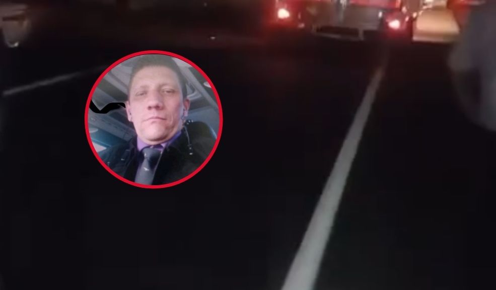 Trágico accidente: conductor se bajó del bus a ayudar a una pasajera y murió arrollado 7 Trágico accidente: conductor se bajó del bus a ayudar a una pasajera y murió arrollado El carro que atropelló al conductor y le quitó la vida huyó del lugar.