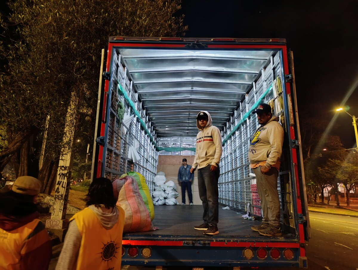 Así avanza el retorno de las familias Emberá asentadas en el Parque Nacional 5 Así avanza el retorno de las familias Emberá asentadas en el Parque Nacional El retorno de las familias Emberá continuará durante el transcurso del día y se espera que la salida del Parque Nacional ocurra al finalizar la tarde, con el fin de que las familias lleguen a Pueblo Rico en la mañana del lunes, 9 de septiembre.