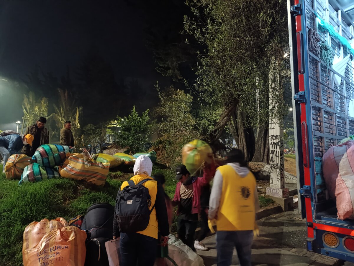 Así avanza el retorno de las familias Emberá asentadas en el Parque Nacional 3 Así avanza el retorno de las familias Emberá asentadas en el Parque Nacional El retorno de las familias Emberá continuará durante el transcurso del día y se espera que la salida del Parque Nacional ocurra al finalizar la tarde, con el fin de que las familias lleguen a Pueblo Rico en la mañana del lunes, 9 de septiembre.