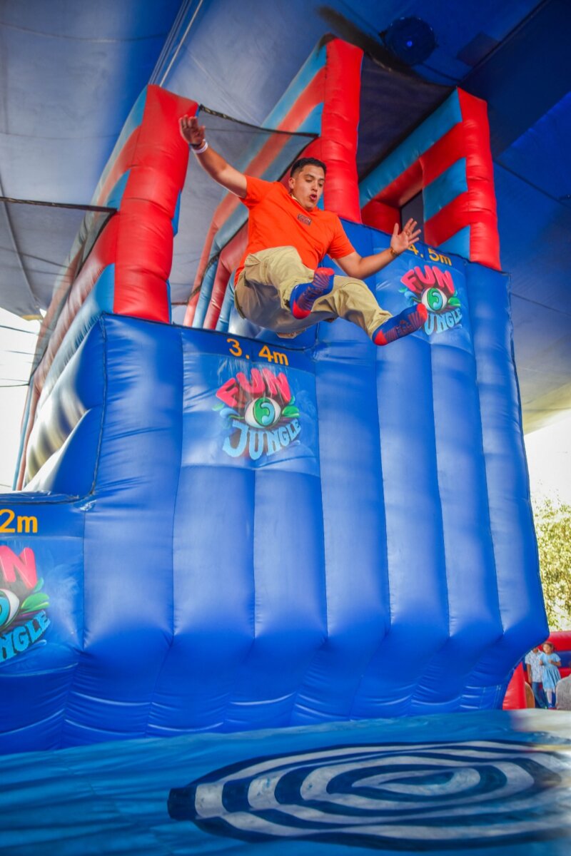 Llega a Bogotá el parque inflable más grande del mundo 1 Llega a Bogotá el parque inflable más grande del mundo Del 27 al 29 de septiembre de 2024, el centro comercial Mallplaza NQS será el epicentro de esta experiencia familiar única, con más de 3.000 metros cuadrados y más de 30 atracciones tanto mecánicas como inflables, diseñadas para públicos de todas las edades.