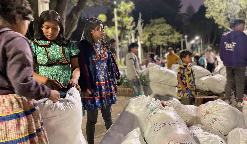 Así avanza el retorno de las familias Emberá asentadas en el Parque Nacional 9 Así avanza el retorno de las familias Emberá asentadas en el Parque Nacional El retorno de las familias Emberá continuará durante el transcurso del día y se espera que la salida del Parque Nacional ocurra al finalizar la tarde, con el fin de que las familias lleguen a Pueblo Rico en la mañana del lunes, 9 de septiembre.