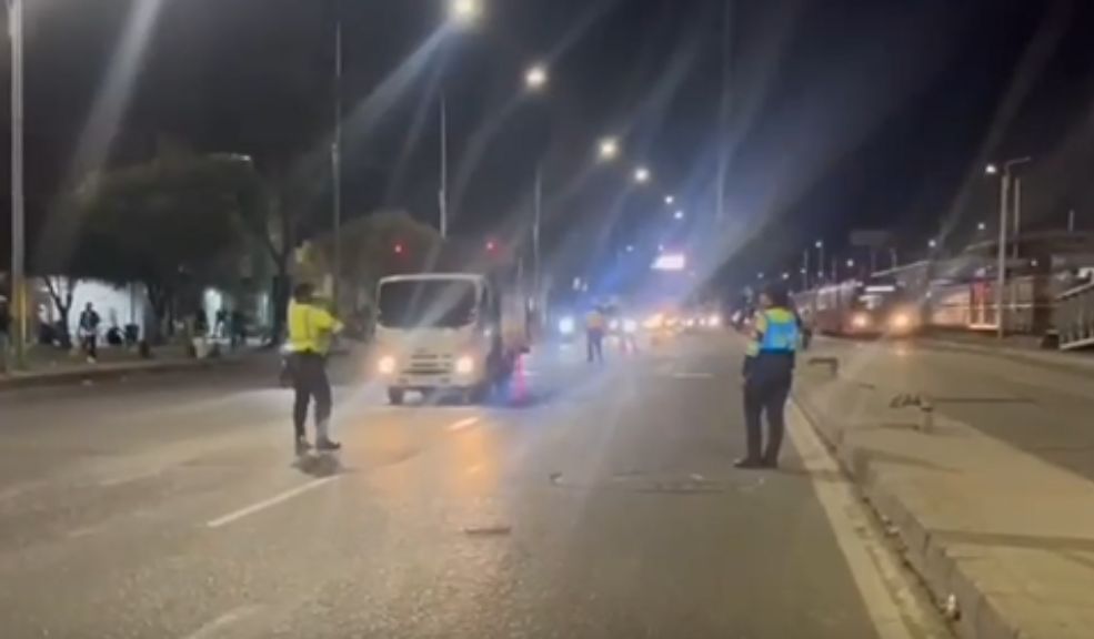 Incautan 200 cartuchos de escopeta en la Autopista Sur 5 Incautan 200 cartuchos de escopeta en la Autopista Sur El operativo, que fue adelantado por la Policía de Tránsito y Transporte de Bogotá, se realizó a la altura de la Terminal del Sur, en uno de los puntos de verificación de las autoridades.