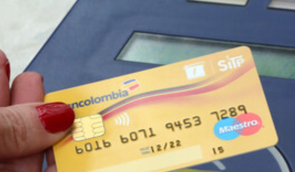 Bancolombia cambiará sus tarjetas: así será el proceso para que reemplace la suya ¿Tiene alguna tarjeta con Bancolombia? Lea bien esta información para que esta novedad no lo coja desprevenido, ya que la entidad bancaria anunció que modificará el aspecto de sus tarjetas, por lo que los usuarios tendrán que cambiarlas.