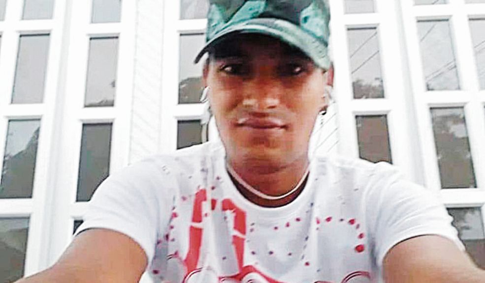 Misteriosa desaparición de Jhon: hace 7 meses no saben de su paradero 6 Misteriosa desaparición de Jhon: hace 7 meses no saben de su paradero “Yo a él no lo puedo recordar de otra manera que no sea alegre, loco, muy extrovertido. Solo queremos que aparezca y que aparezca bien”, le dijo a Q’HUBO con voz de angustia Tatiana Morales, hermana de Jhon Fredy Morales, un joven de 27 años que lleva siete meses desaparecido en Bogotá y del cual no se tiene ninguna pista de su paradero.