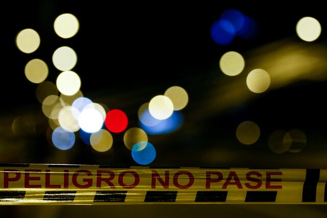 Policía relató cómo logró sobrevivir a atentado en Kennedy 1 Policía relató cómo logró sobrevivir a atentado en Kennedy La noche de este martes se registraron dos explosiones en la localidad de Kennedy, Bogotá, dejando varios heridos, entre ellos civiles y uniformados. Según versiones preliminares, el atentado estaba dirigido a los policías que se encontraban en la zona. Uno de los uniformados heridos relató cómo logró sobrevivir al ataque y alertar a su compañero y a la comunidad cercana.