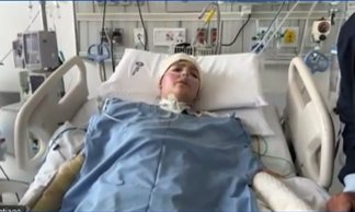Por primera vez Laura Villamil apareció en cámaras, "son días muy largos" Hace poco más de un mes, la joven artista Laura Daniela Villamil sufrió un grave accidente mientras realizaba un espectáculo en el reconocido restaurante Andrés Carne de Res Chía. El incidente dejó a la bailarina con quemaduras en el 80% de su cuerpo, y tras semanas de lucha, Villamil apenas despertó hace algunos días.