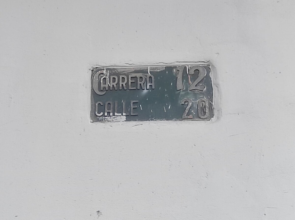 Encuentran cuerpo de mujer en un pagadiario: su pareja es el principal sospechoso 1 Encuentran cuerpo de mujer en un pagadiario: su pareja es el principal sospechoso La mañana de este jueves, las autoridades realizaron el macabro hallazgo del cuerpo sin vida de una mujer en el interior de una habitación de un pagadiario, ubicado en el barrio La Alameda, en la localidad de Santa Fe, Bogotá. El hecho se produjo a la altura de la carrera 12 con calle 20, lo que generó conmoción entre los residentes de la zona.