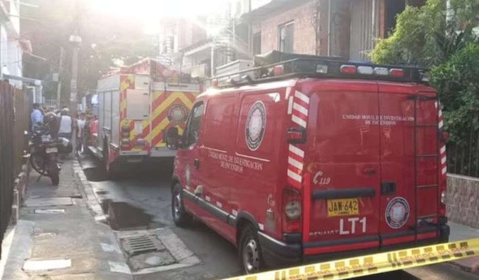 ¡Tragedia! Cuatro personas murieron en un grave incendio 6 ¡Tragedia! Cuatro personas murieron en un grave incendio En la mañana de este viernes, 6 de septiembre, una tragedia se registró en una vivienda de tres pisos en Cali, ubicada en el barrio El Guabal, donde un incendio cobró la vida de cuatro personas mientras que un bebé logró ser rescatado.