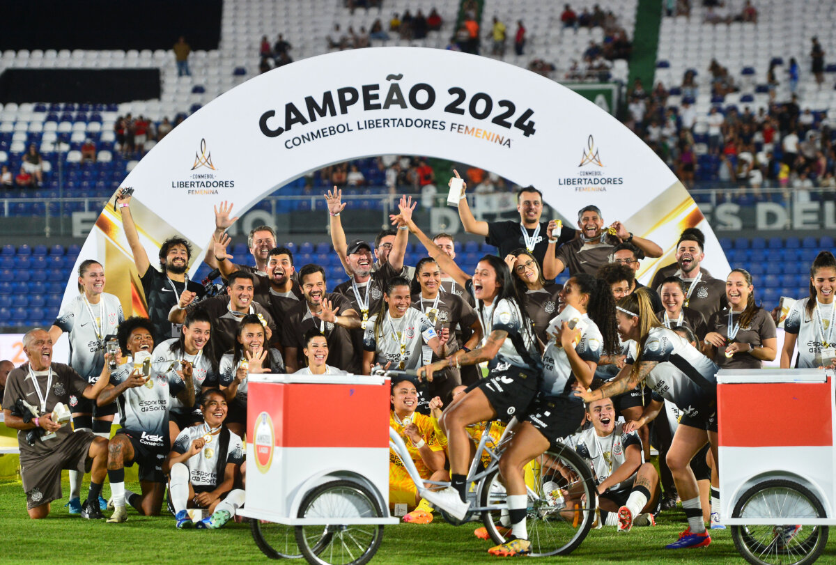 Santa Fe cayó 2-0 frente a Corinthians en la Final de la Copa Libertadores Corinthians de Brasil derrotó 2-0 a Independiente Santa Fe este sábado en Asunción y se coronó campeón por quinta vez de la Copa Libertadores Femenina.