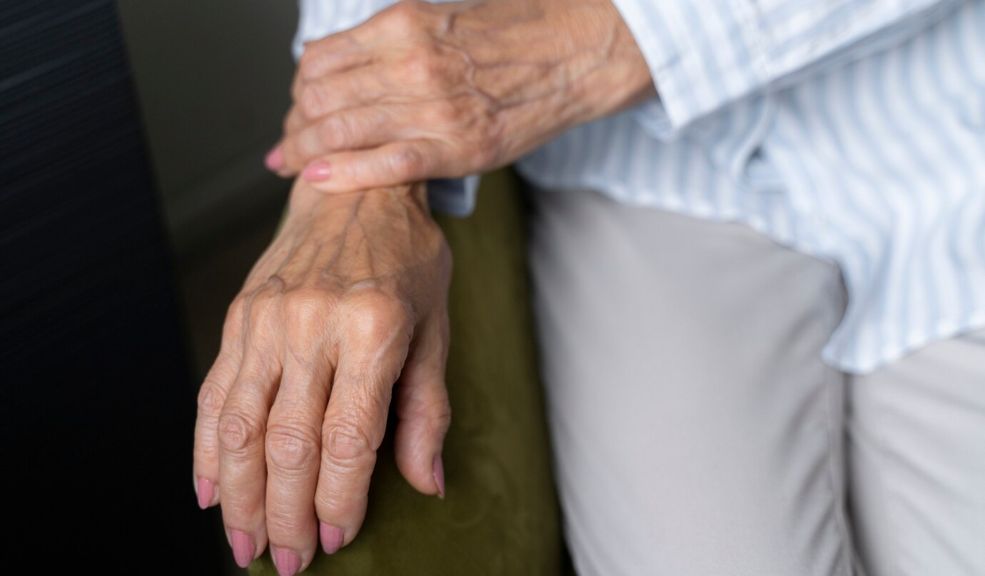 Adulta mayor de 82 años habría sido abusada sexualmente en el norte de Bogotá Una adulta de 82 años denunció haber sido agredida sexualmente por un sujeto que irrumpió en su casa.