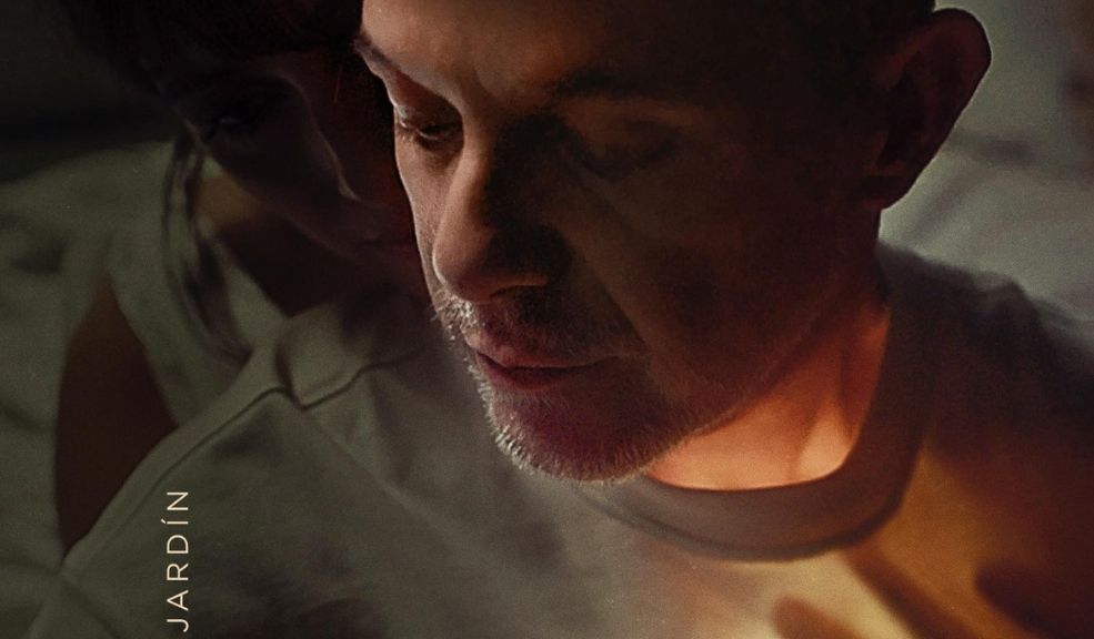 Alejandro Sanz y su nuevo sencillo 'Palmeras en el Jardín' Con más de tres décadas de trayectoria y 22 Latin Grammy, Sanz sigue siendo uno de los artistas más importantes en la música hispana, acumulando más de 25 millones de discos vendidos a nivel mundial.