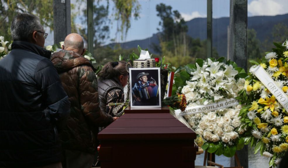 Amigos y familiares le dieron el último adiós a Egidio Cuadrado en el norte de Bogotá 7 Amigos y familiares le dieron el último adiós a Egidio Cuadrado en el norte de Bogotá En las instalaciones de Jardines del Recuerdo, en el norte de Bogotá, amigos y allegados de Egidio Cuadrado se dieron cita para despedir a esta leyenda del vallenato.