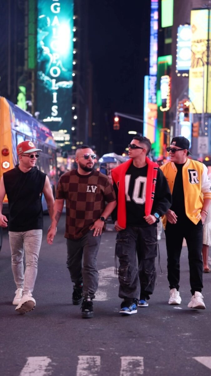 'Bandanato es lo que hay': El nuevo álbum de La Banda del 5 1 'Bandanato es lo que hay': El nuevo álbum de La Banda del 5 La Banda del 5 ha revolucionado el panorama musical con su nueva apuesta llamada "Bandanato", un estilo que fusiona los patrones rítmicos tradicionales del vallenato con influencias contemporáneas como la música urbana.