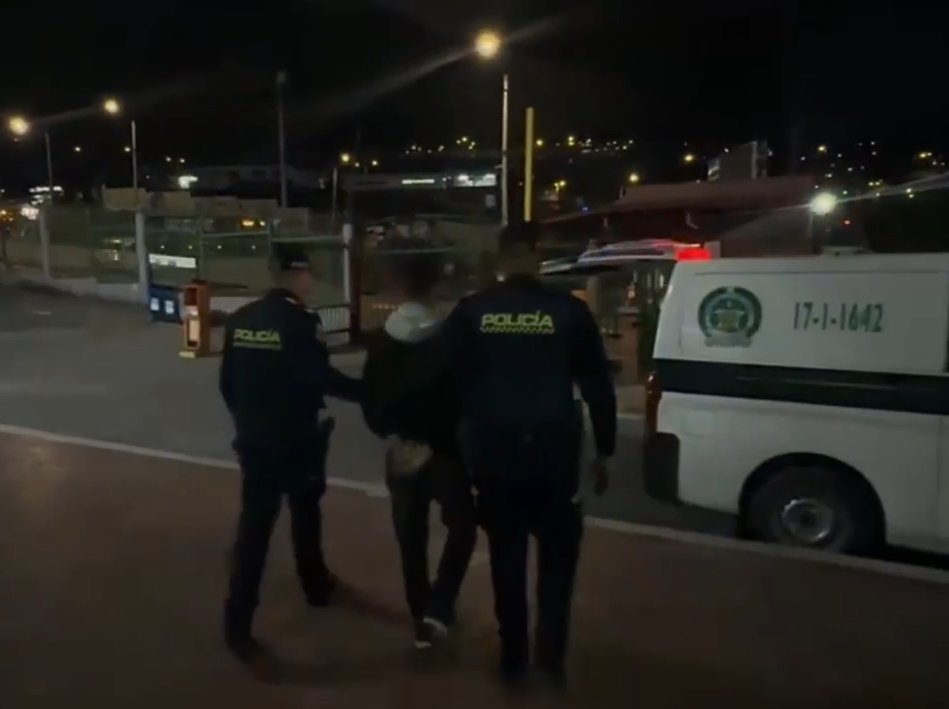 Capturan en Usme a uno de los delincuentes más buscados por homicidio en Tolima 1 Capturan en Usme a uno de los delincuentes más buscados por homicidio en Tolima La Policía de Bogotá logró la captura de un hombre señalado como uno de los más buscados por homicidio en el departamento del Tolima.