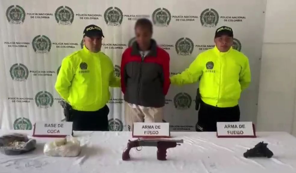 Cayó mujer que lideraba el tráfico de estupefacientes en Ciudad Bolívar 3 Cayó mujer que lideraba el tráfico de estupefacientes en Ciudad Bolívar La capturada, quien presenta antecedentes por narcotráfico, es familiar de alias otro reconocido cabecilla de una organización criminal.