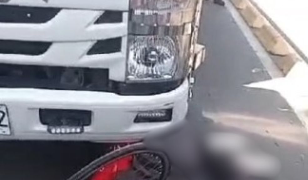 ÚLTIMA HORA: Ciclista perdió la vida en grave accidente con camión en Engativá 9 ÚLTIMA HORA: Ciclista perdió la vida en grave accidente con camión en Engativá Una persona que se movilizaba en una motocicleta perdió la vida en la localidad de Engativá.