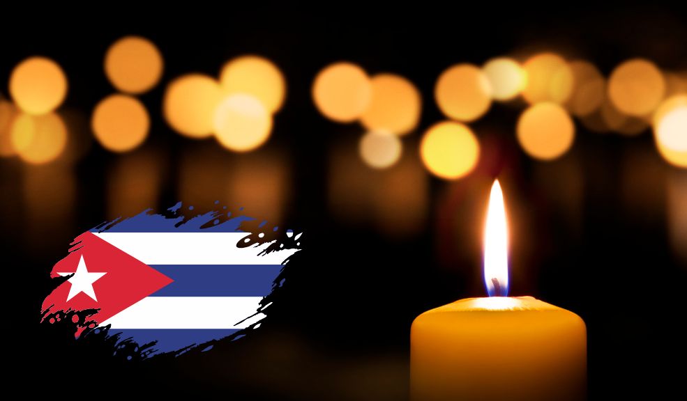 Colapsa el sistema eléctrico en Cuba 1 Colapsa el sistema eléctrico en Cuba Cuba quedó completamente sin energía eléctrica este viernes tras la salida inesperada de su principal central termoeléctrica, Antonio Guiteras, en medio de una "emergencia energética", informó el Ministerio de Energía y Minas.