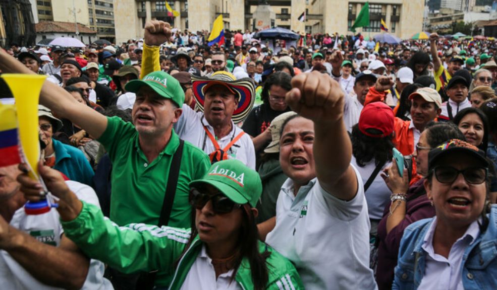Fecode anuncia movilizaciones esta semana en Bogotá 3 Fecode anuncia movilizaciones esta semana en Bogotá Con un enfoque en la defensa de la democracia y los derechos sociales, la Federación busca posicionar sus demandas en la agenda pública y llamar la atención sobre la situación de los educadores y la educación en general.