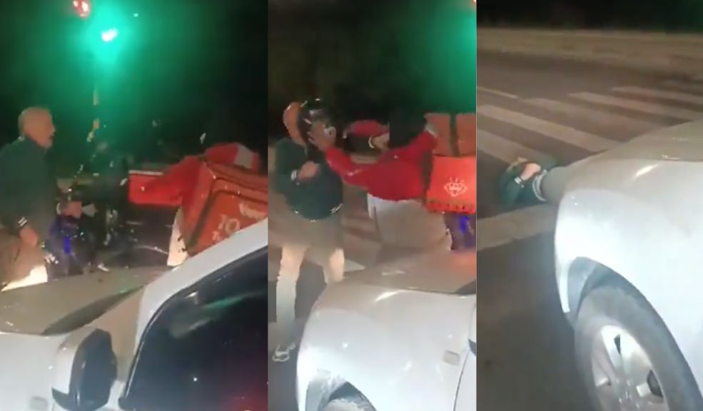EN VIDEO: Violenta agresión de motociclista a un adulto mayor 5 EN VIDEO: Violenta agresión de motociclista a un adulto mayor En un video quedó registrado el momento en el que un sujeto, quien sería trabajador de Rappi, golpeó con un casco a un hombre en la calle, dejándolo inconsciente.