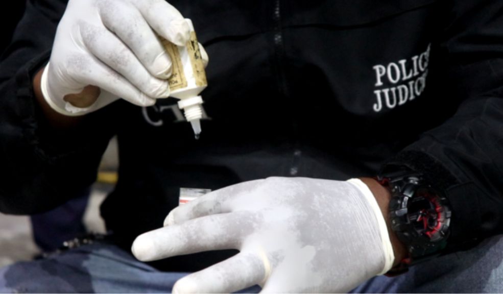 Incautan 21 kilos de marihuana en el aeropuerto El Dorado En este carrete había cinco paquetes en forma de rollo prensado, los cuales al ser verificados contenían marihuana.