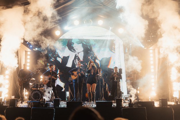 Dareska celebra el empoderamiento femenino con su nueva canción 'Que se vaya' 1 Dareska celebra el empoderamiento femenino con su nueva canción 'Que se vaya' Dareska lanzó su nueva canción titulada 'Que se vaya', una poderosa composición del género popular que celebra el empoderamiento femenino a través de la fiesta y la diversión.
