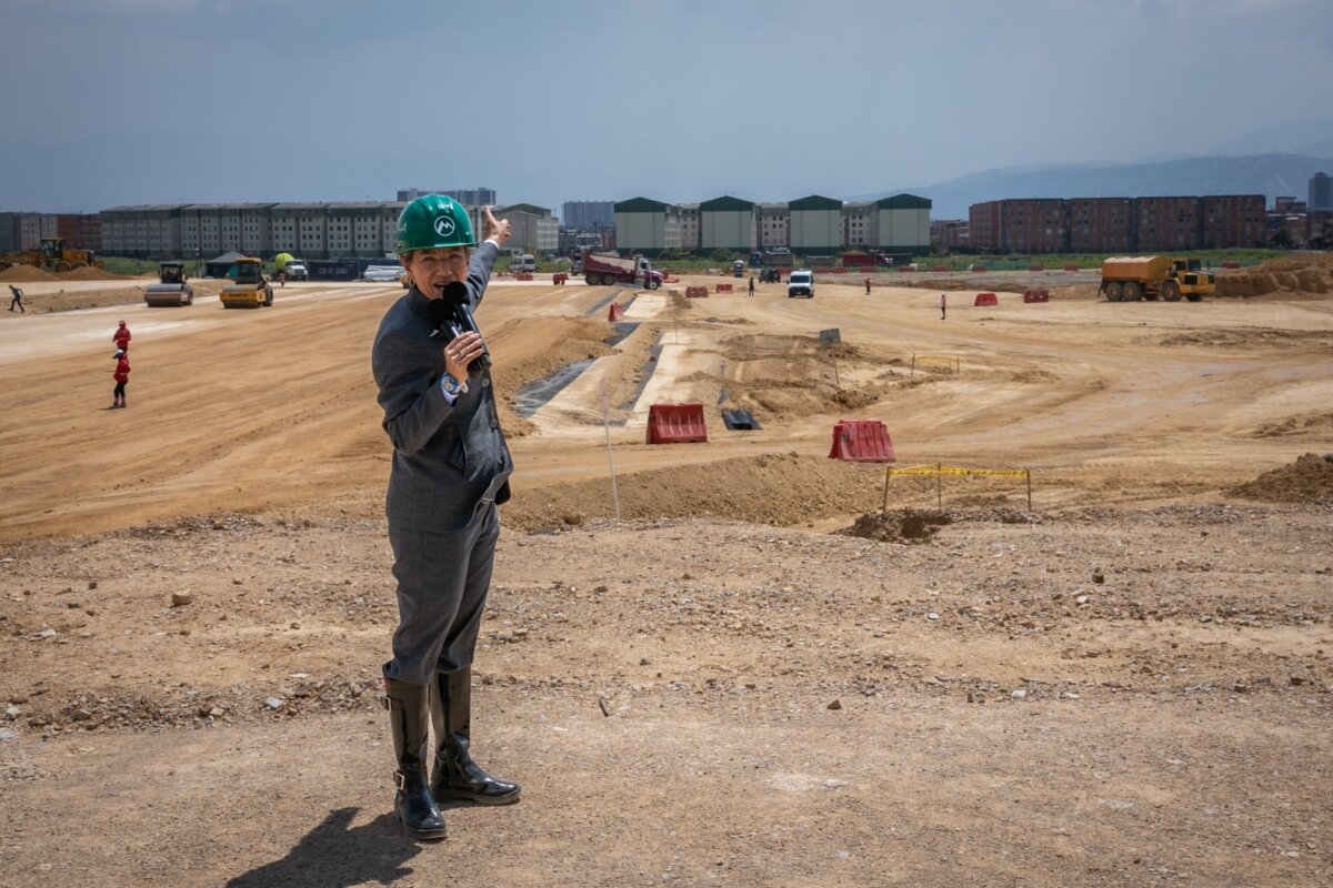 Denuncian billonario déficit y retrasos del 42% en obras de Claudia López 1 Denuncian billonario déficit y retrasos del 42% en obras de Claudia López Concejala denuncia que el hueco fiscal en infraestructura vial supera los 2.2 billones de pesos, cuatro veces más de lo reportado en el empalme.
