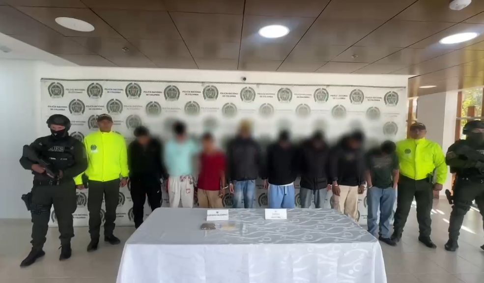 Desarticulan a 'Los Cacha', banda criminal dedicada al microtráfico en Soacha La Policía logró desarticular a 'Los Cacha' en Soacha. Entre los 9 capturados hay un menor de edad.