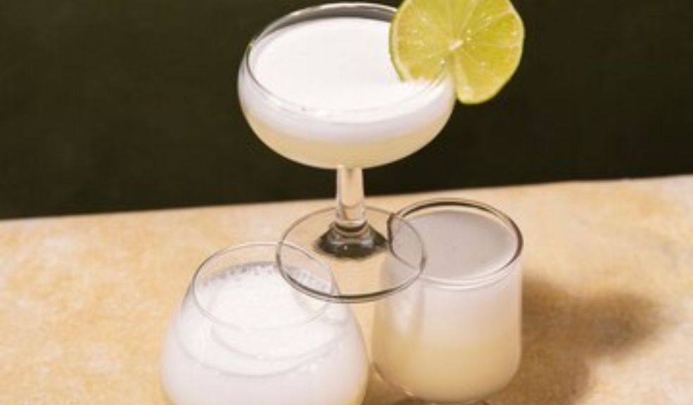 Descubra los orígenes de la Margarita, el cóctel más famoso del mundo 6 Descubra los orígenes de la Margarita, el cóctel más famoso del mundo ¿Quién no ha disfrutado alguna vez de una refrescante margarita? Por eso, le contamos el paso a paso de la receta y la historia detrás de este cóctel.