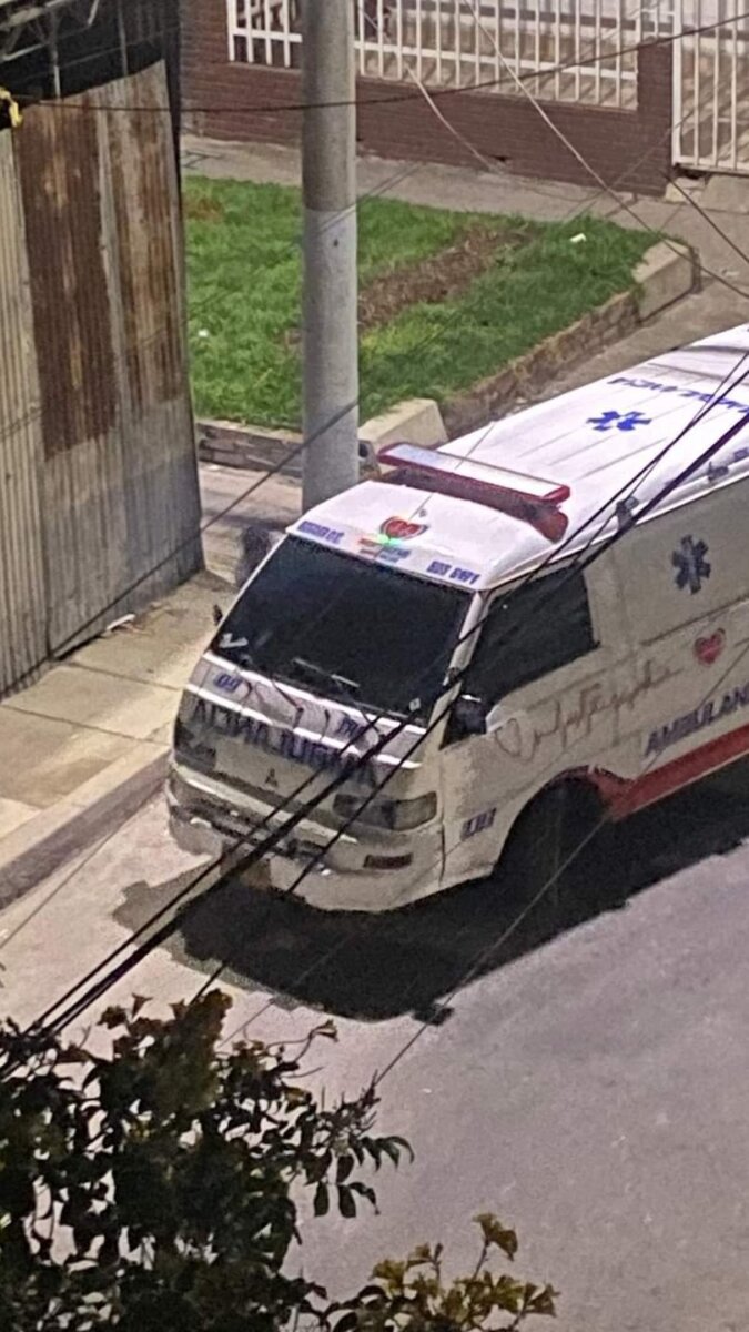 EN VIDEO: Ambulancia privada habría abandonado a un paciente en plena calle de Kennedy 1 EN VIDEO: Ambulancia privada habría abandonado a un paciente en plena calle de Kennedy Por medio de redes sociales, se reportó que una ambulancia privada habría abandonado a un hombre en plena calle. Secretaría de Salud anunció medidas.