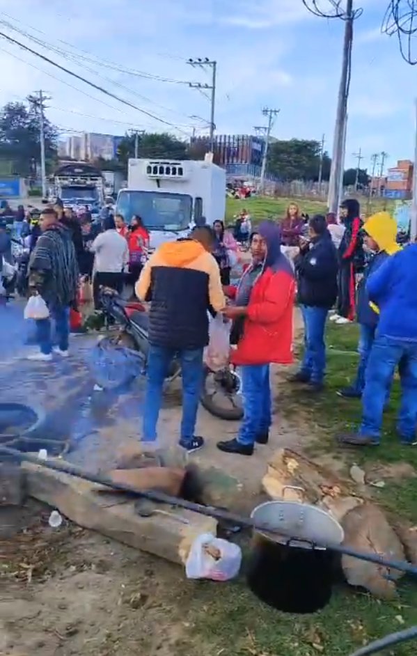 EN VIVO: Protestas en Usme afectan servicio de TransMilenio Le contamos cómo está la movilidad en Usme debido a las manifestaciones que se registran esta mañana. Hay afectaciones en TransMilenio.