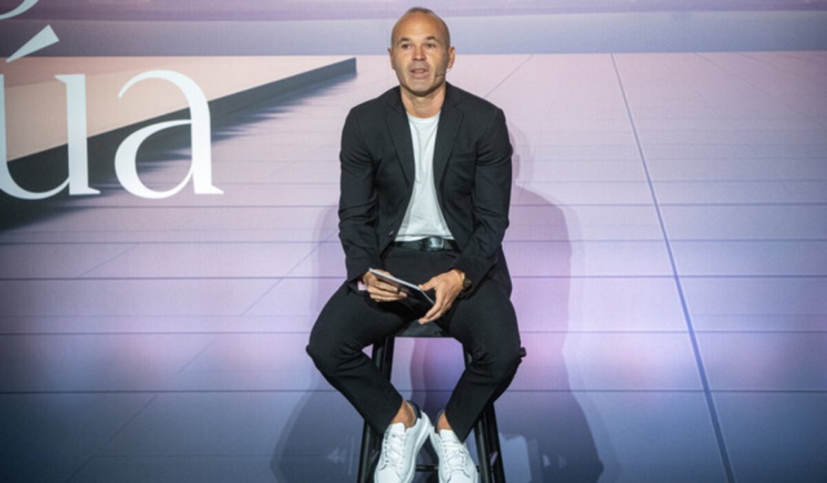El futbolista Andrés Iniesta anuncia su retiro a los 40 años: a esto se dedicará ahora 1 El futbolista Andrés Iniesta anuncia su retiro a los 40 años: a esto se dedicará ahora El ya exfutbolista, Andrés Iniesta, eligió este martes 8 de octubre para comunicar su adiós al fútbol profesional.