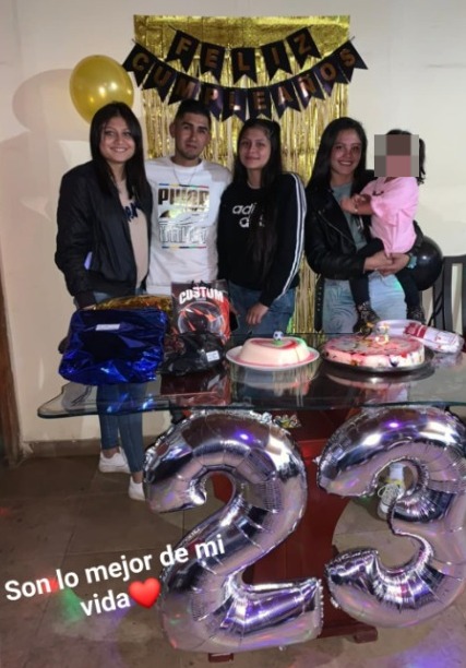 Erika Vargas, la motociclista que falleció tras ser golpeada con la puerta de una camioneta 1 Erika Vargas, la motociclista que falleció tras ser golpeada con la puerta de una camioneta Erika Vargas perdió la vida luego de haber sido arrollada por un bus en el momento en que cayó en plena Carrera Séptima, producto de la imprudencia del conductor de una camioneta.