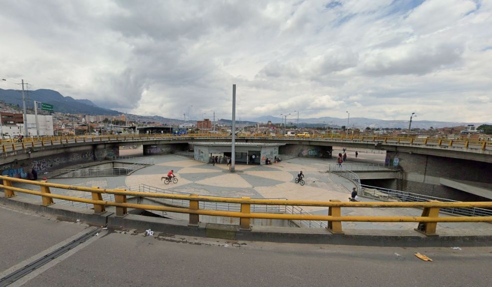 Esneider murió tras ser atacado con arma de fuego en la localidad de Santa Fe 8 Esneider murió tras ser atacado con arma de fuego en la localidad de Santa Fe Un hombre, identificado como Esneider Campo, fue asesinado en el centro de Bogotá. Las autoridades capturaron a una persona que estaría involucrada.