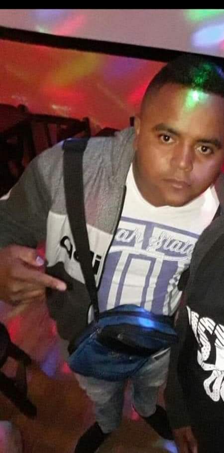 Esta es la identidad del motociclista que murió en un accidente de tránsito en la avenida Guayacanes 1 Esta es la identidad del motociclista que murió en un accidente de tránsito en la avenida Guayacanes Un hombre que viajaba como parrillero en una motocicleta perdió la vida en la tarde de este lunes en la avenida Guayacanes. Esta es su identidad.
