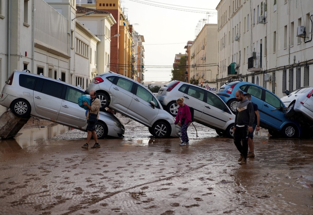 Hablan colombianos que presenciaron las trágicas inundaciones en Valencia: "Fue devastador" 1 Hablan colombianos que presenciaron las trágicas inundaciones en Valencia: "Fue devastador" Algunos colombianos que se encuentran en España narraron los momentos de angustia que se viven por las trágicas inundaciones.